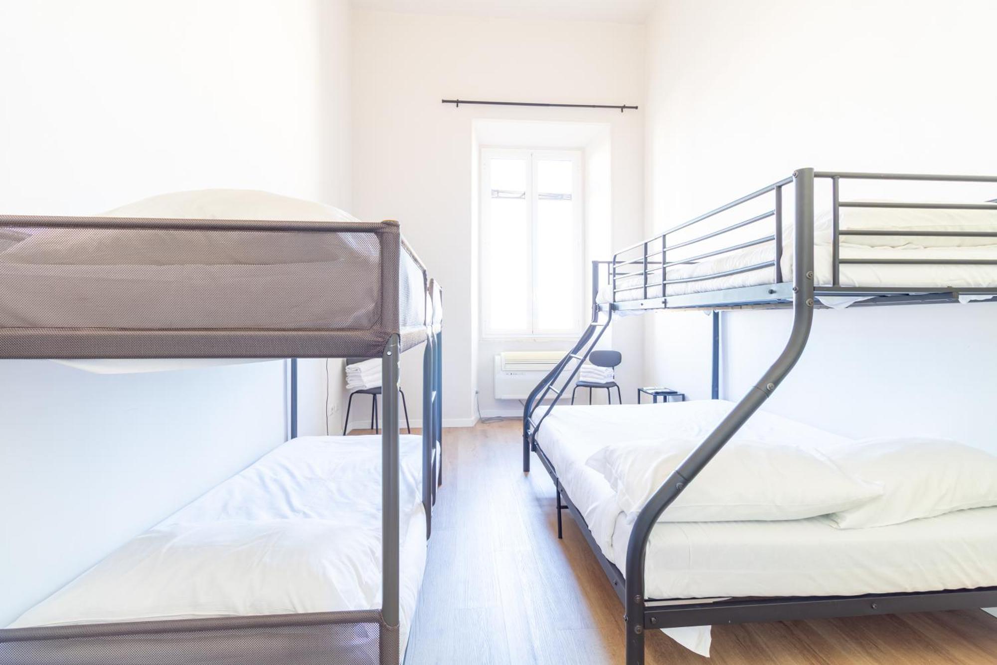 Joe Litty Rooms, Rome